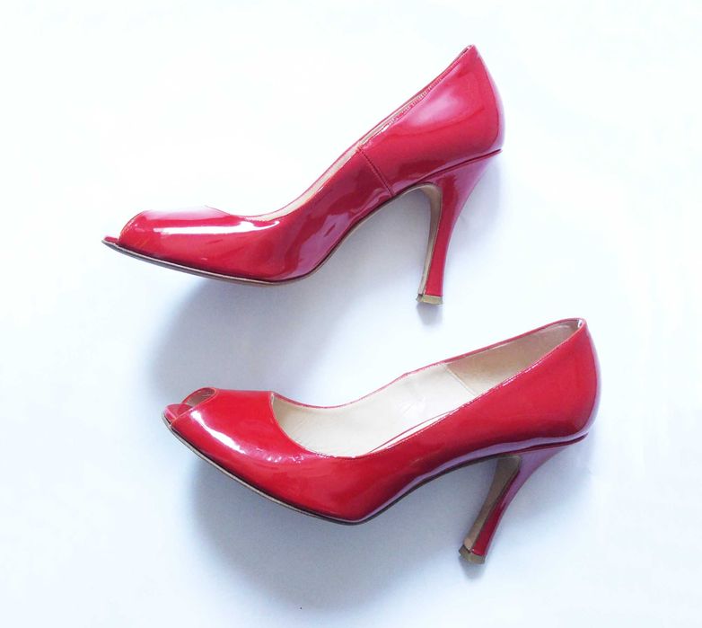 Pantofi de piele lacuita rosu cu toc subtire 40