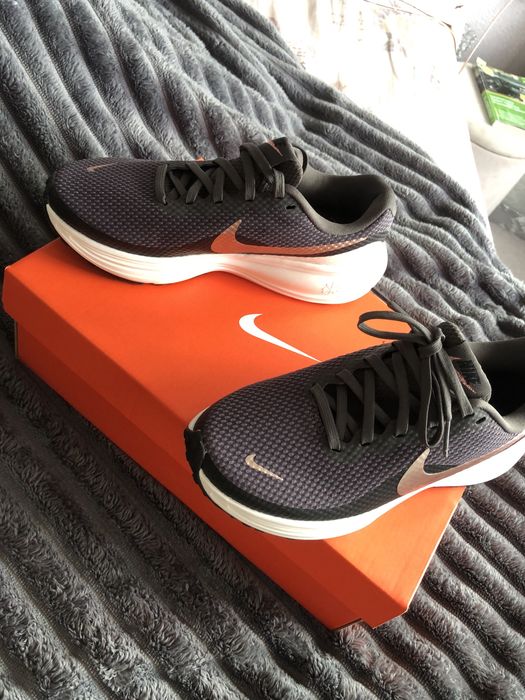 Чисто нови обувки Nike