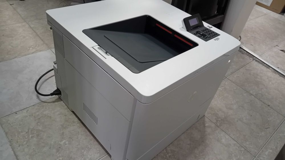 Нов! Цветен лазерен принтер HP Laser Jet Enterprise M552 с дуплекс и мрежа