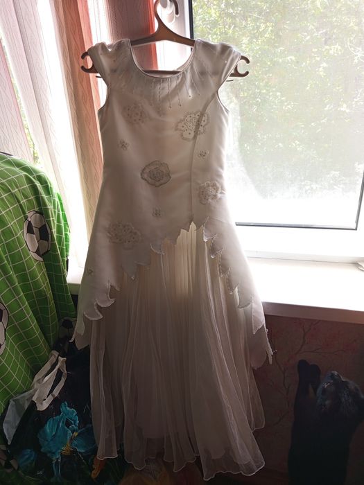 Продам платье белое
