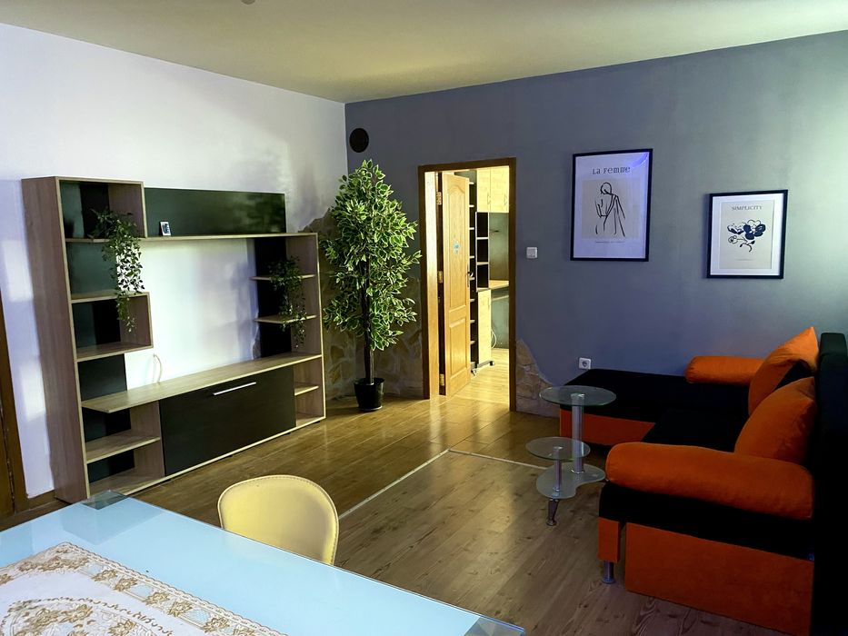 Дава се под наем Тристаен апартамент в Варна, Бриз - 68 кв.м за 484.5 € - Снимка #1