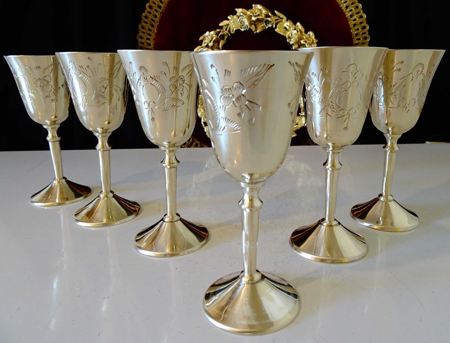 Бронзови чаши за ракия с разкошен бароков релеф,кана.