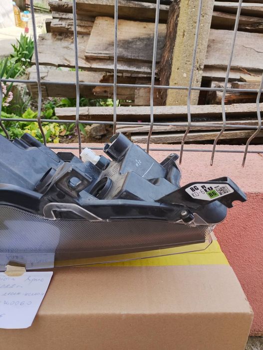 Преден десен фар Тойота Ярис 2022 г.