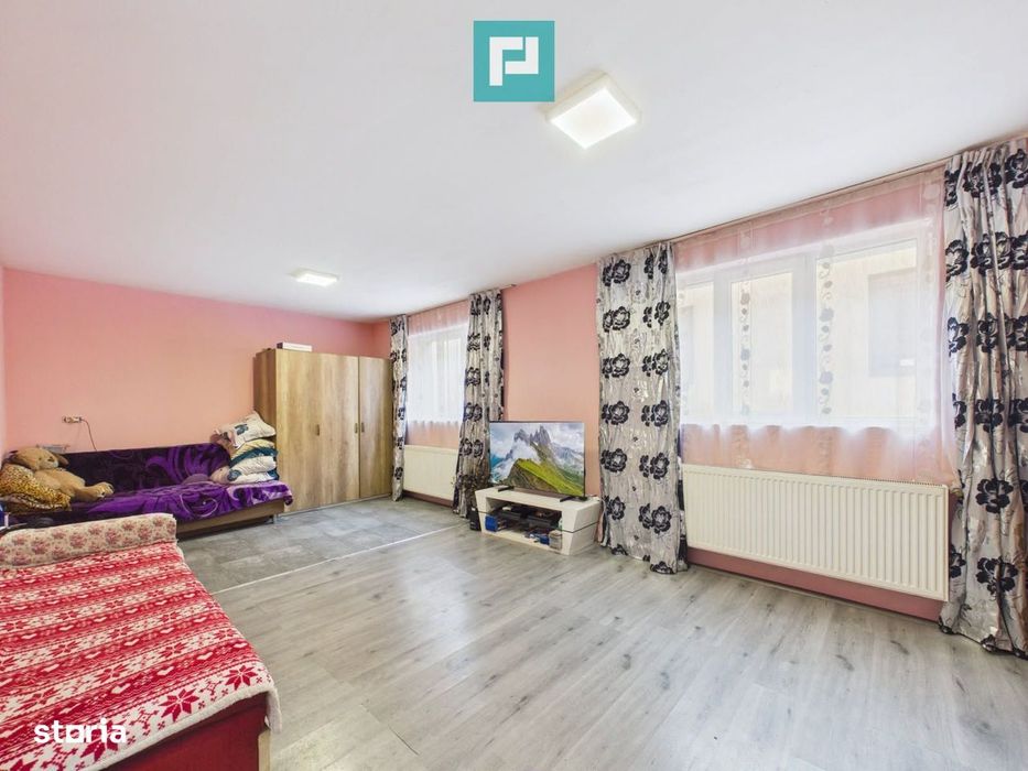 Casă P+E cu două apartamente, zona Drăgășani