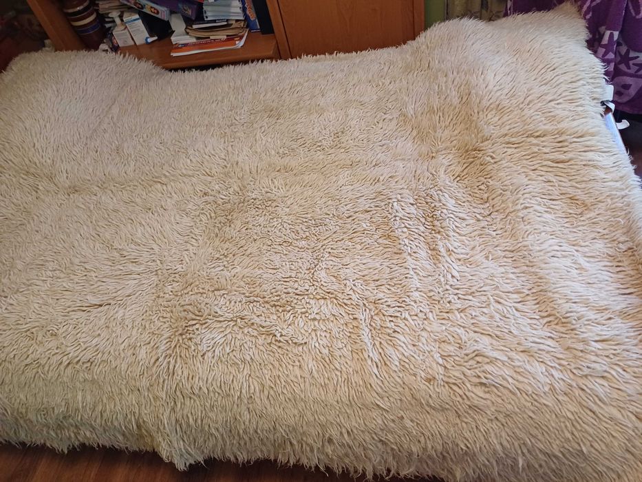 Продавам бели, ръчно тъкани губери