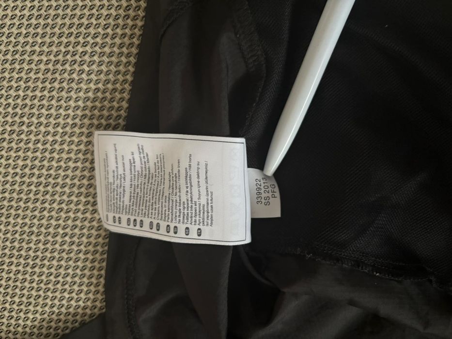 Дамска ветровка на Asics