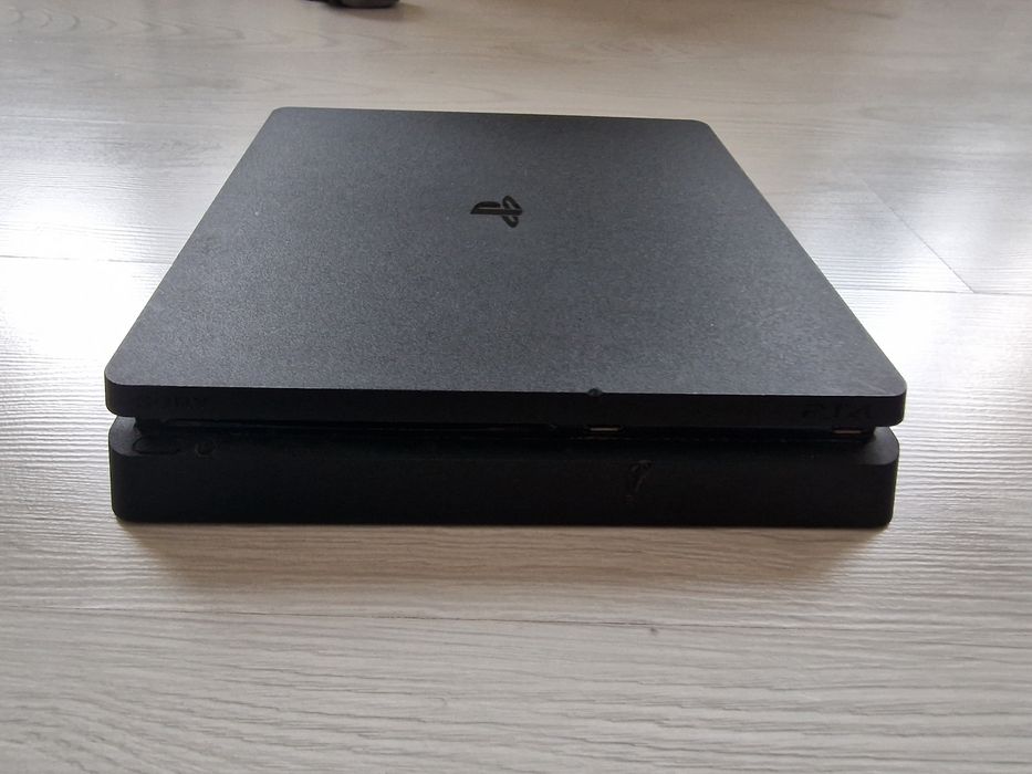 Ps4 slim с одним геймпадом и одной игрой