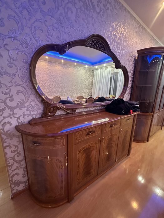 Продаю Кухня Стенка  Стол и стулья