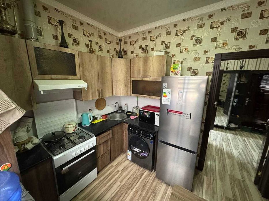 2 хоналик квартира 1 кават кирпичный дом, 6 микр, 70 остановка