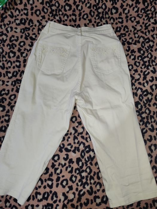 Капри средней длины