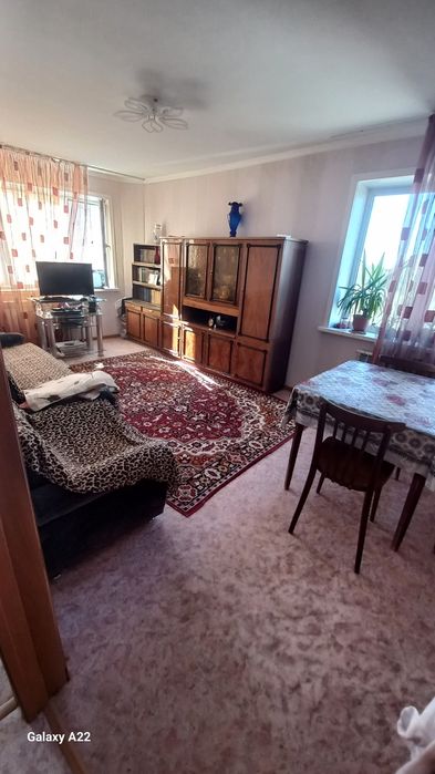 Продам квартиру  3 комнатная