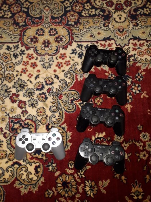 Продаю ps3 slim 230 gb прошитый cobra