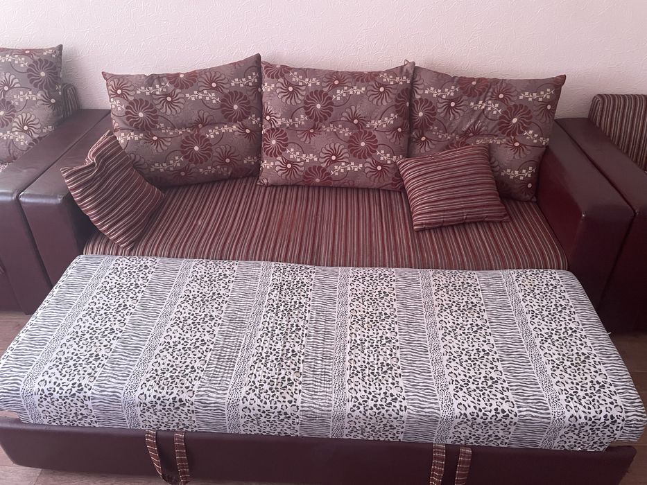 Продам раскладной диван с 2мя креслами