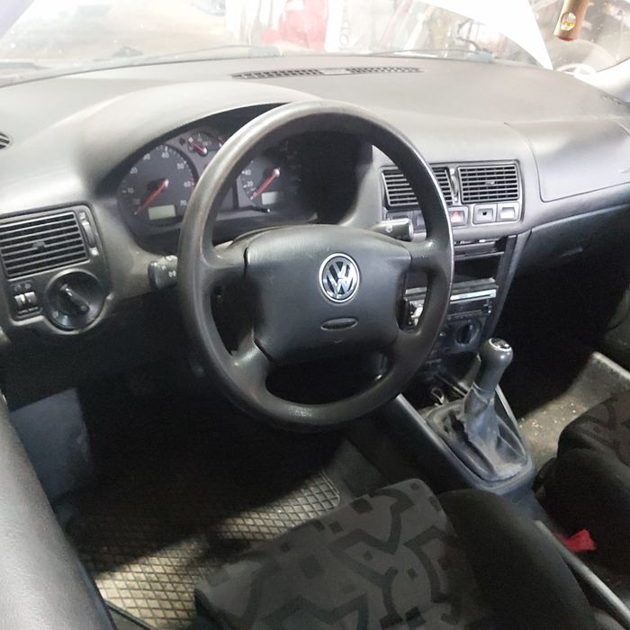 Фолксваген Голф 1.4 I     2001 г