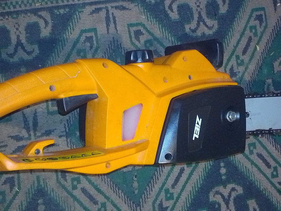 Електрически верижен трион