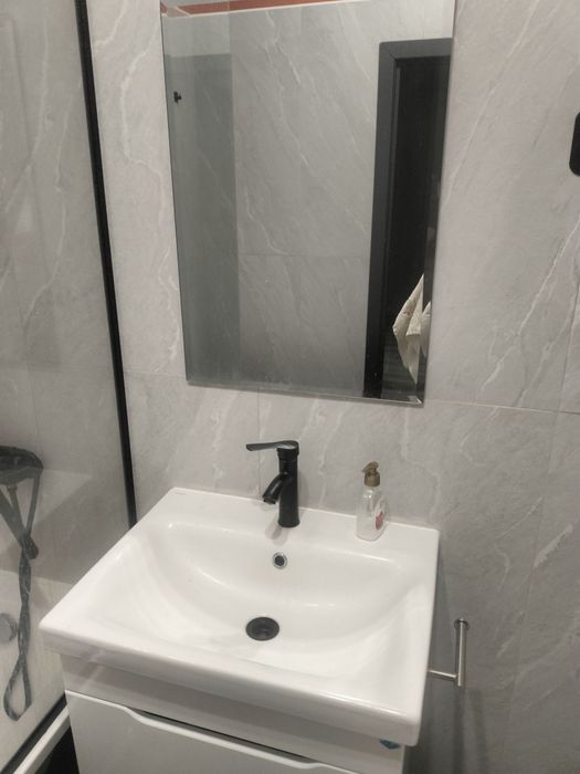 Продам раковина с зеркалом