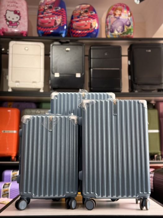 Новые чемоданы Берлин противоударные