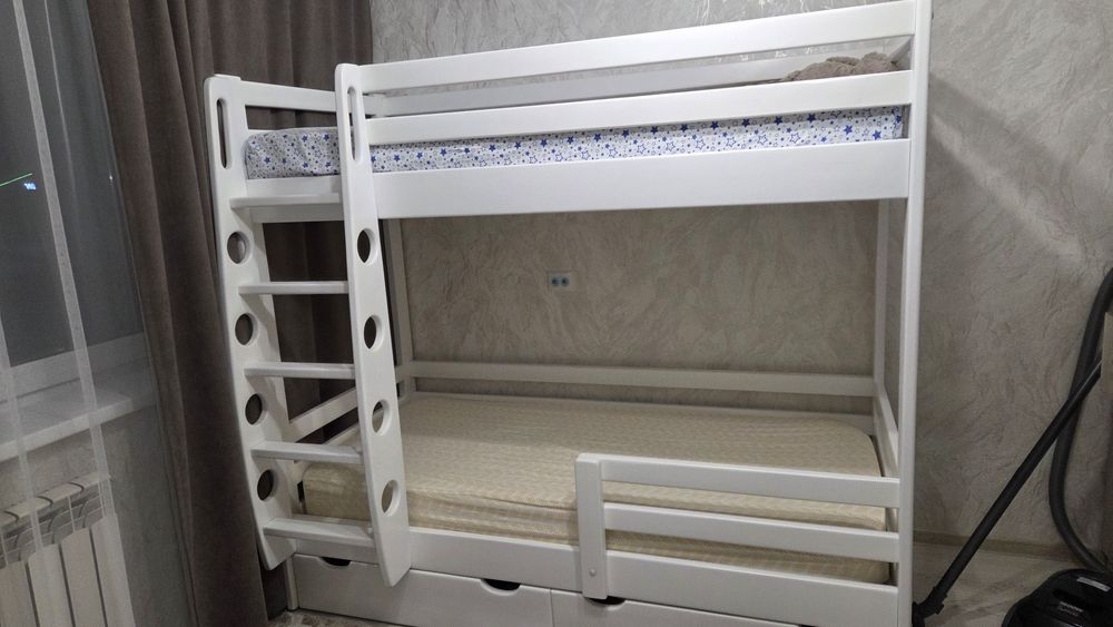 Двухярусная кровать