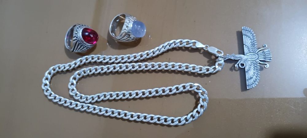 Серебряные кольца и цепь