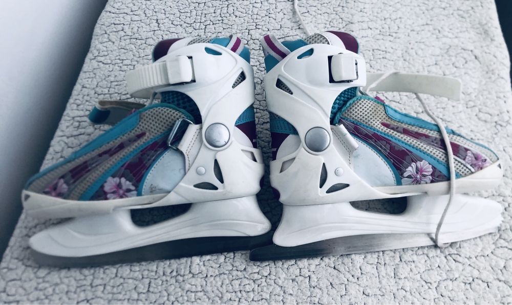 Продам коньки для девочек.