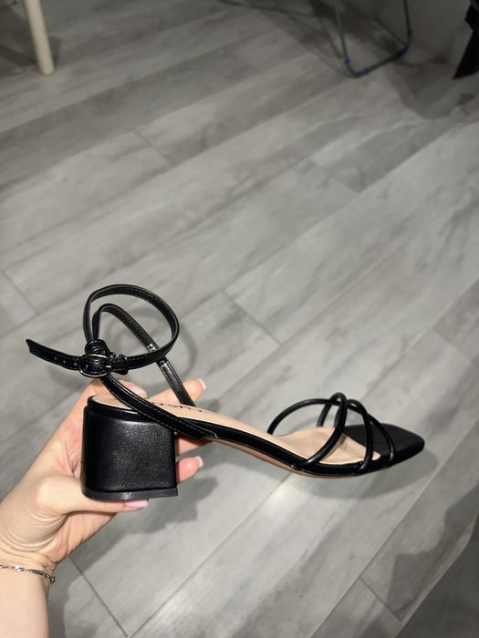 Босоножки летние на каблуке