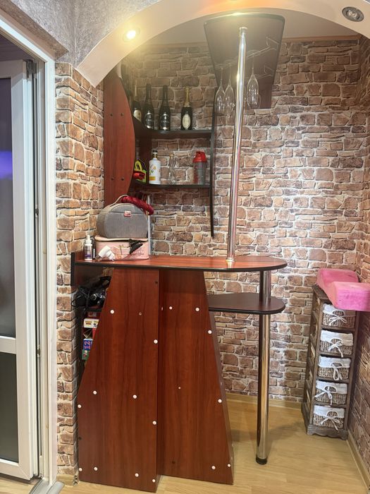 Bar pe colt ideal pentru hol