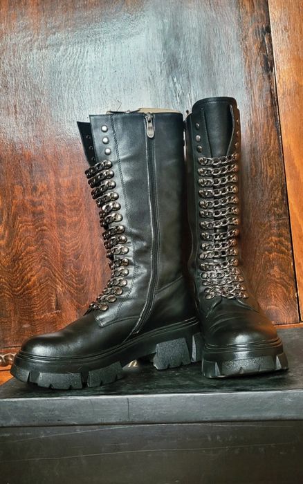 Bocanci negri statement cu lanțuri – IL PASSO