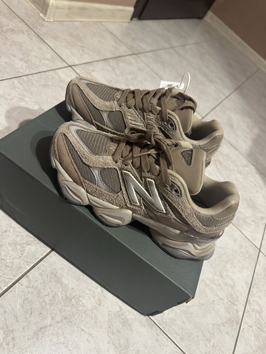New Balance 9060 Mushroom