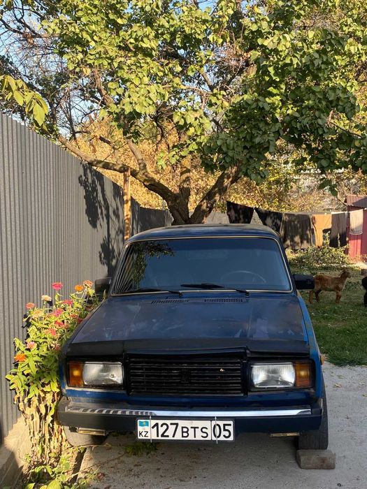 Автомобиль Лада 21070