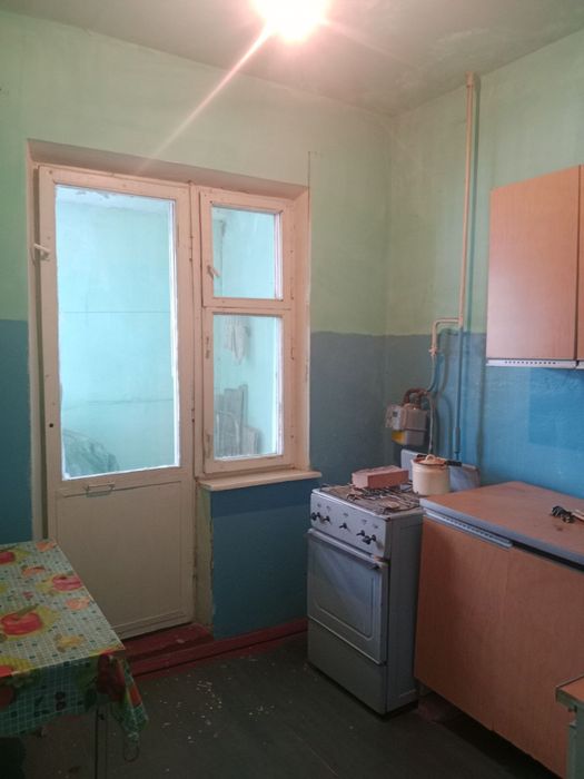 Квартира шошилинч, келишилган нархда сотилади