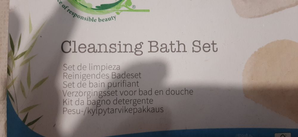 Намален Чисто Нов почистващ комплект за лице и тяло за баня 4 части