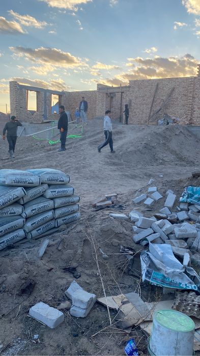 Продается не достроенный дом.