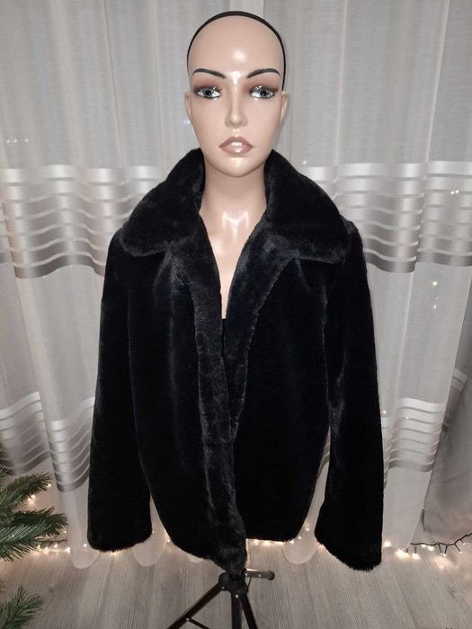 Blană neagră elegantă, mărimea S. Stare foarte bună