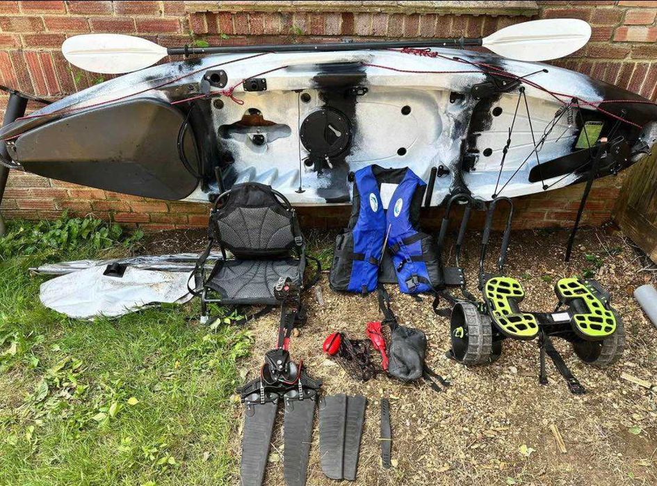 Риболовен каяк с педали + много аксесоари