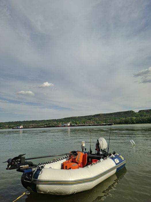 Barca Zodiac Cadet 340 SOLID,baloane mari de 52cm,motor maxim 27cp,podina rigida
