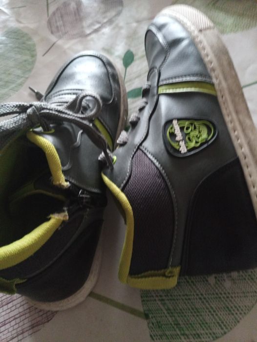 Юношески маратонки номер 38 употребявани и запазени .Пролет  есен.