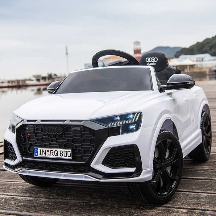 Акумулаторна кола Audi RS Q8 с WiFi меки гуми и кожена седалка и MP3 12V металик