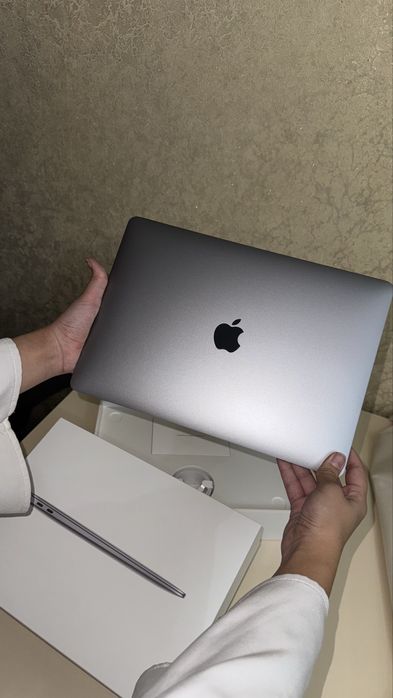 Apple Macbook - Air 13, 2020 года