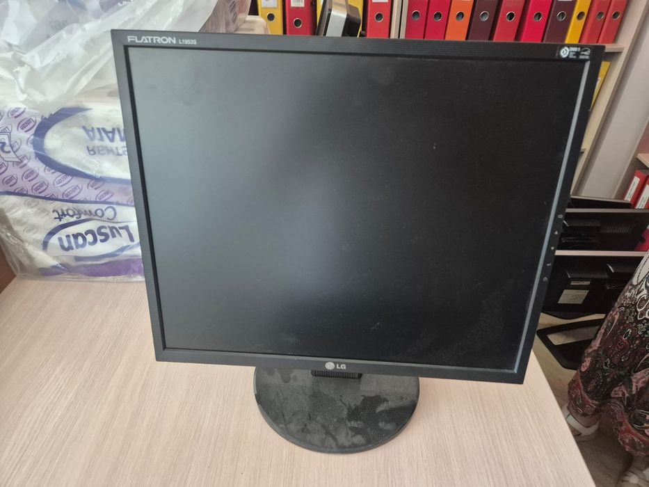 Монитор LG L1953S-BF