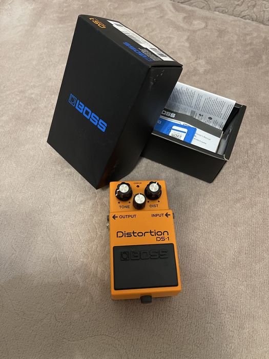 BOSS DS-1 педаль дисторшн