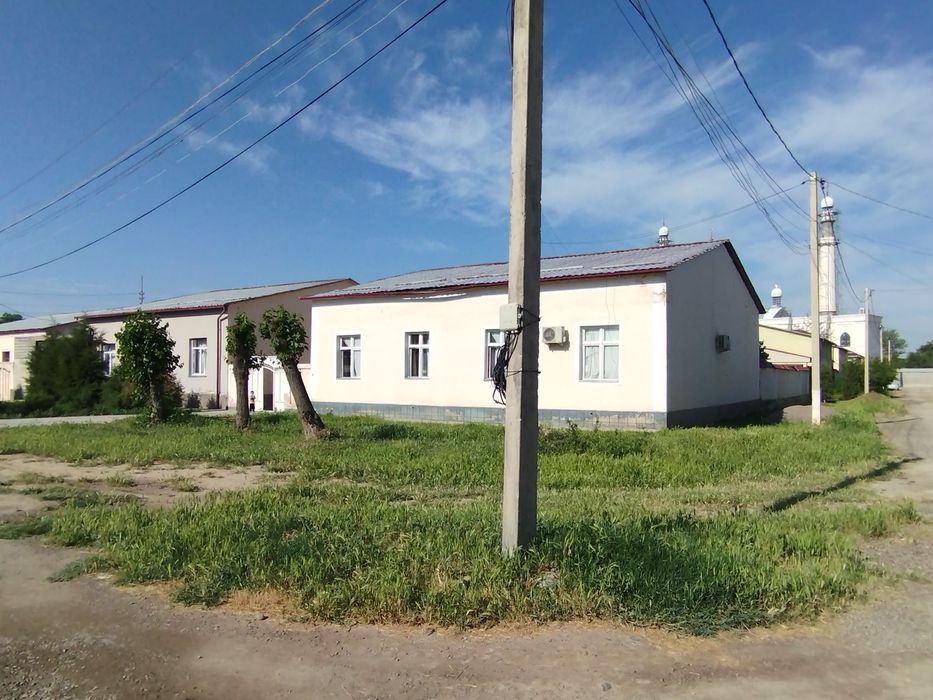 Сирдарё тумани С.Рахимов янги масжид оркасидаги намунавий Уй сотилади.