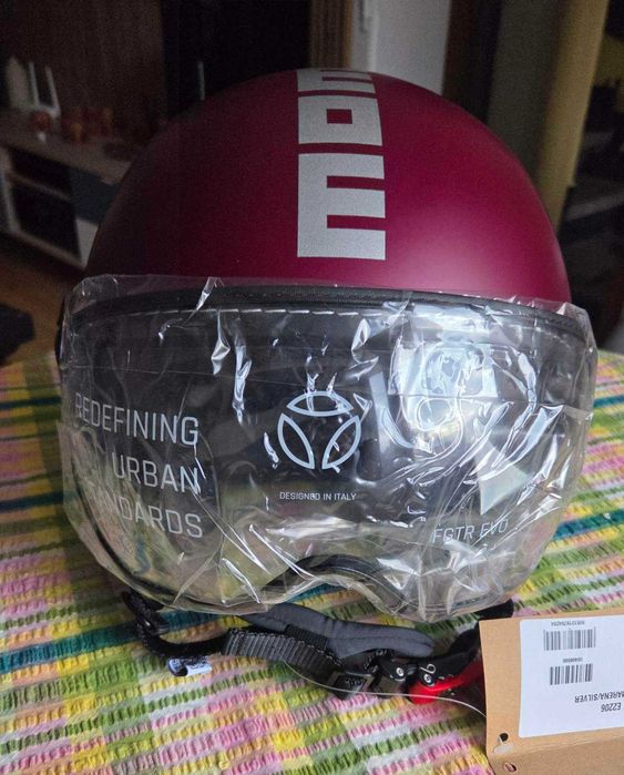 каска за мотор MOMO