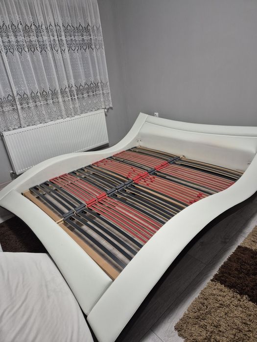 Vând pat 1.80/ 2.00