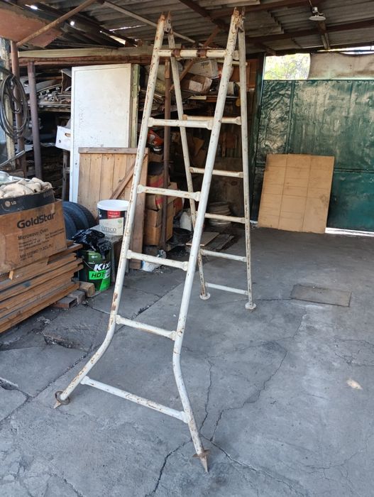 Лестница стремянка металлическая