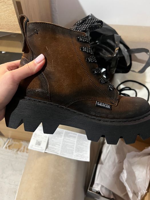 Боти от естествен велур