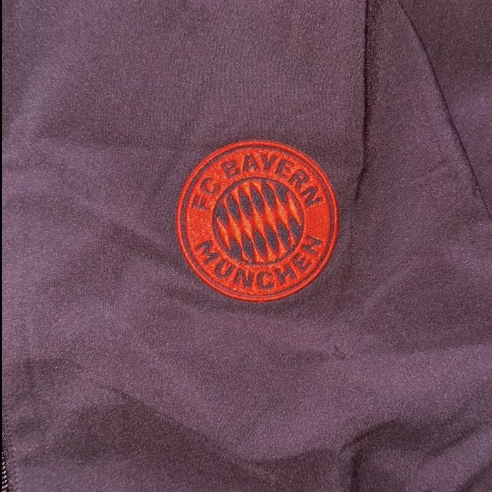 Bluză adidas FC Bayern München sezonul 24/25, Bordeaux,mărimea XS