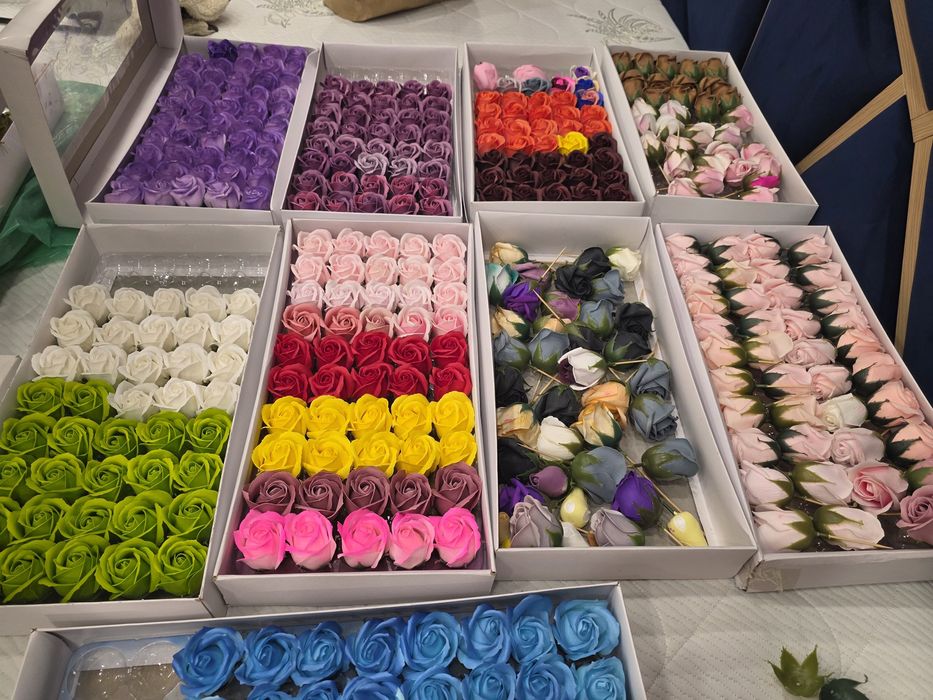 Vand trandafiri de sapun 22 de cuti amestecate