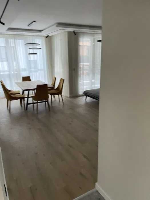 Дава се под наем Тристаен апартамент в София, Зона Б-19 - 100 кв.м за 1000 € - Снимка #2