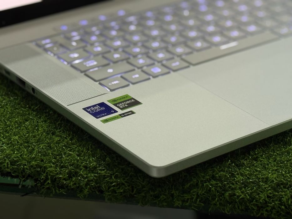 Asus Zephyrus ultra-9 RTX-4060 8Gb 16/1Tb