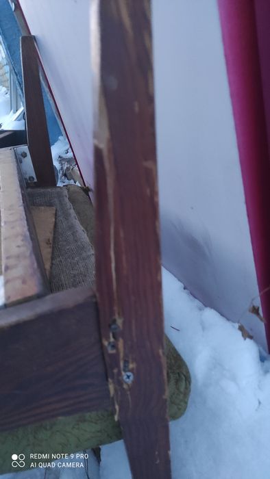 Стулья  и три кресла старые...